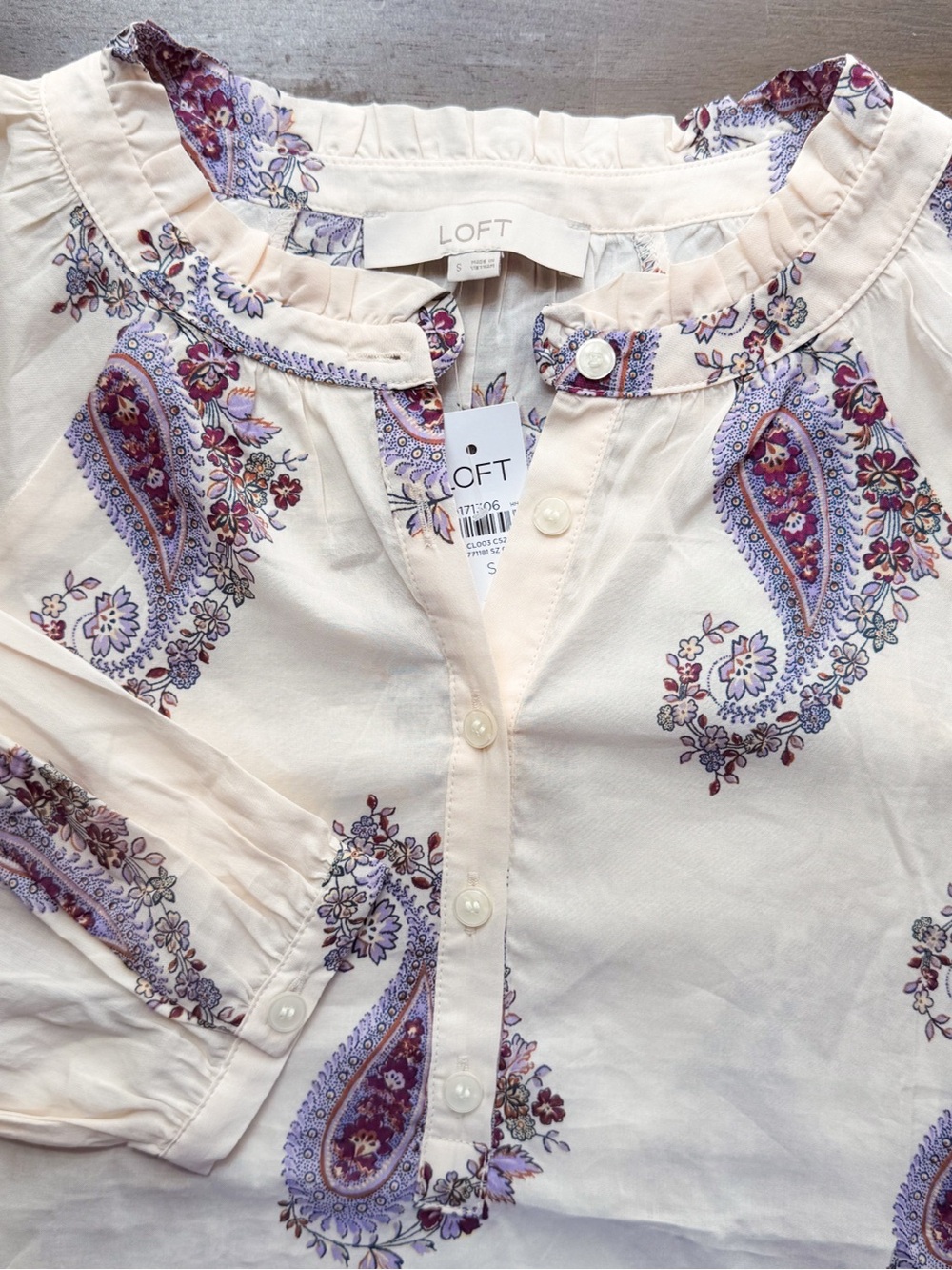 LOFT NWT Paisley Print Ruffle Collar Blouse Cream Purple Floral Size S Feminine - Picture 3 of 7